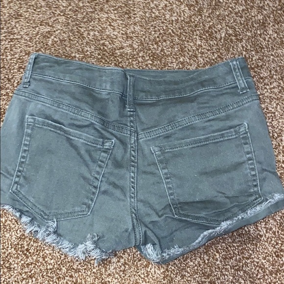 Army green denim shorts - Picture 2 of 3